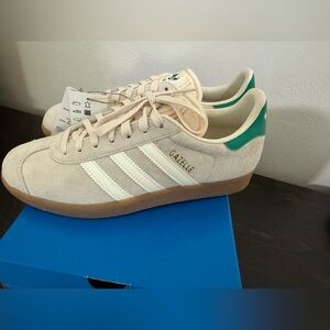 Brand new Adidas Gazelle Wonder White and Green size 6.5